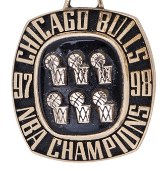 1997-98 Chicago Bulls 6X NBA Champions 14K Gold Pendant 
